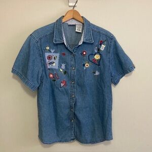 Women’s Vintage denim appliqué short sleeve button down chambray shirt, Large